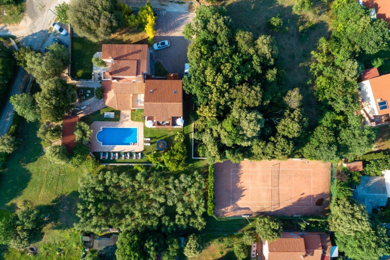 Guesthouse "Barboska" - Big Outdoor Swimming Pool & Private Tennis Court วอดิยัน ภายนอก รูปภาพ