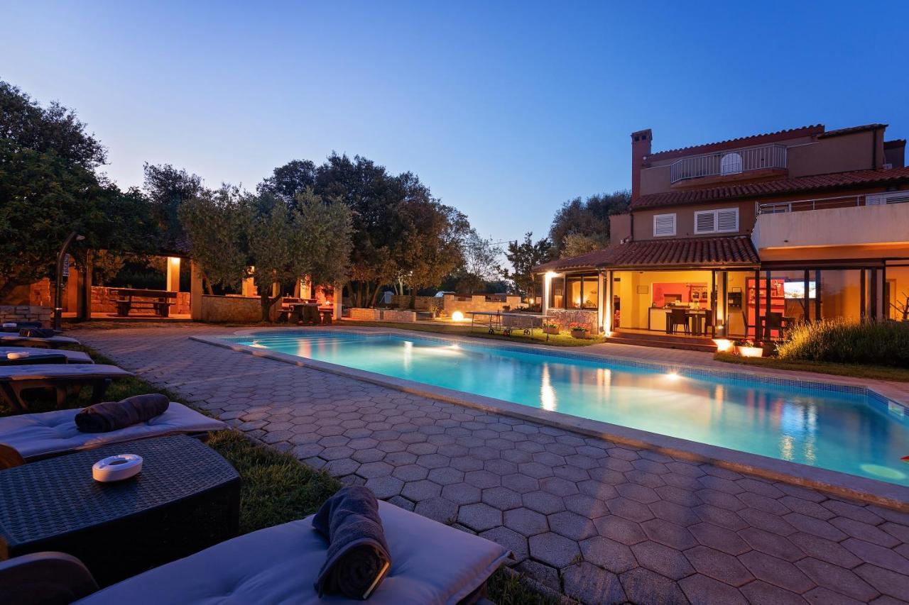 Guesthouse "Barboska" - Big Outdoor Swimming Pool & Private Tennis Court วอดิยัน ภายนอก รูปภาพ