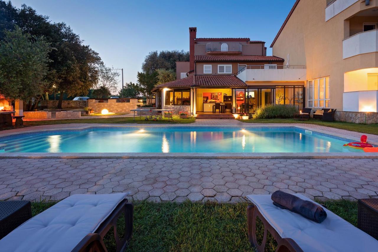 Guesthouse "Barboska" - Big Outdoor Swimming Pool & Private Tennis Court วอดิยัน ภายนอก รูปภาพ