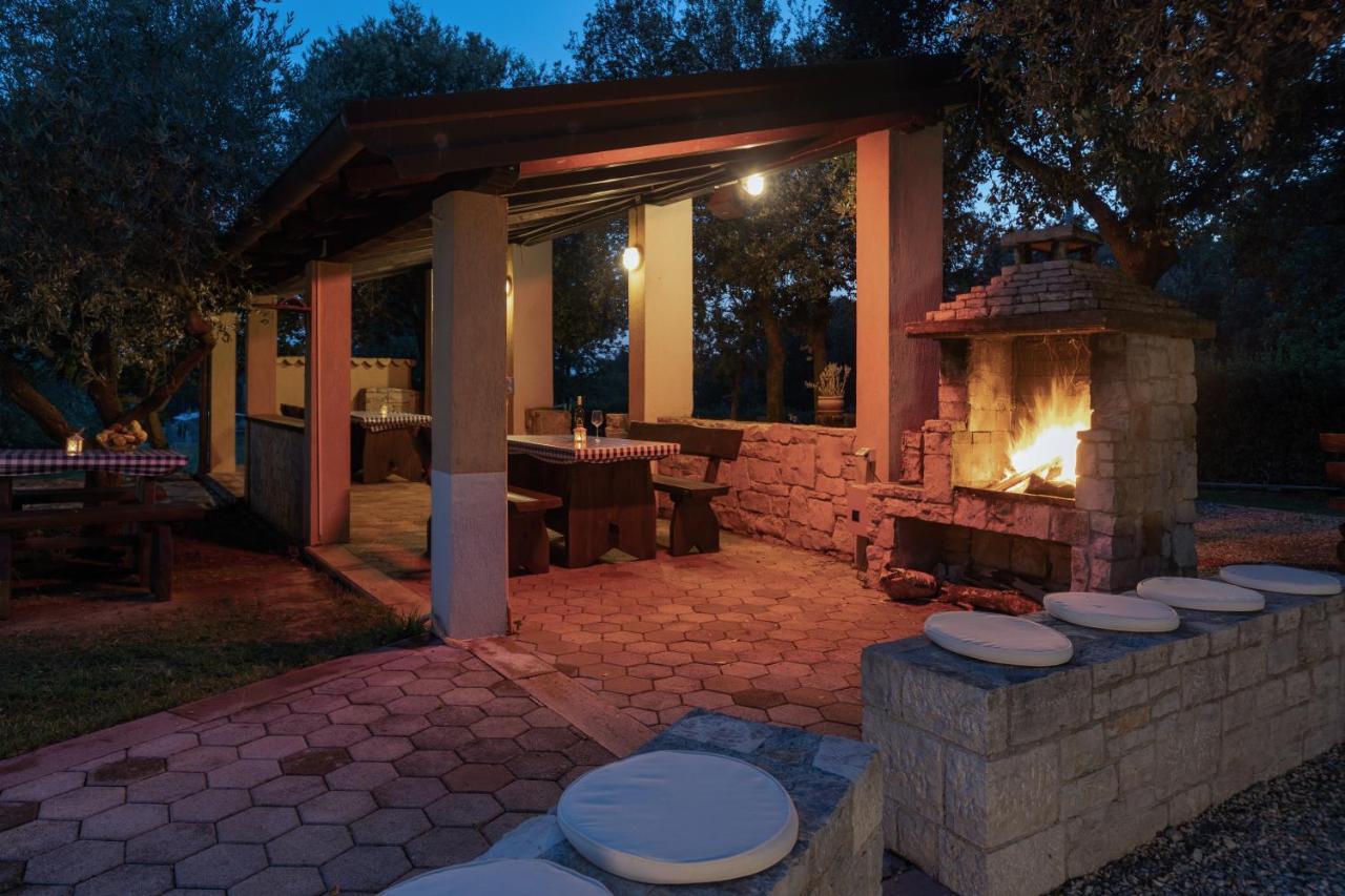 Guesthouse "Barboska" - Big Outdoor Swimming Pool & Private Tennis Court วอดิยัน ภายนอก รูปภาพ