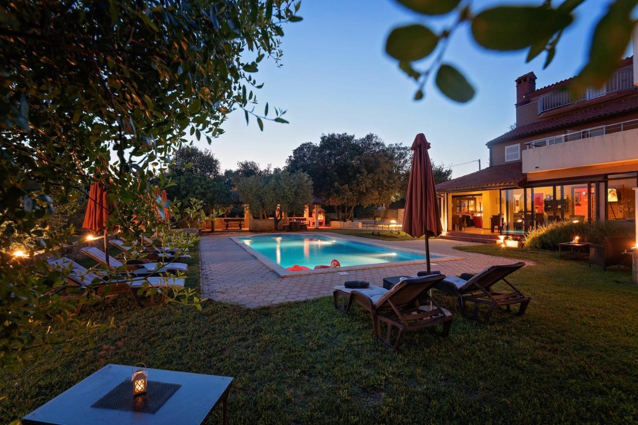 Guesthouse "Barboska" - Big Outdoor Swimming Pool & Private Tennis Court วอดิยัน ภายนอก รูปภาพ