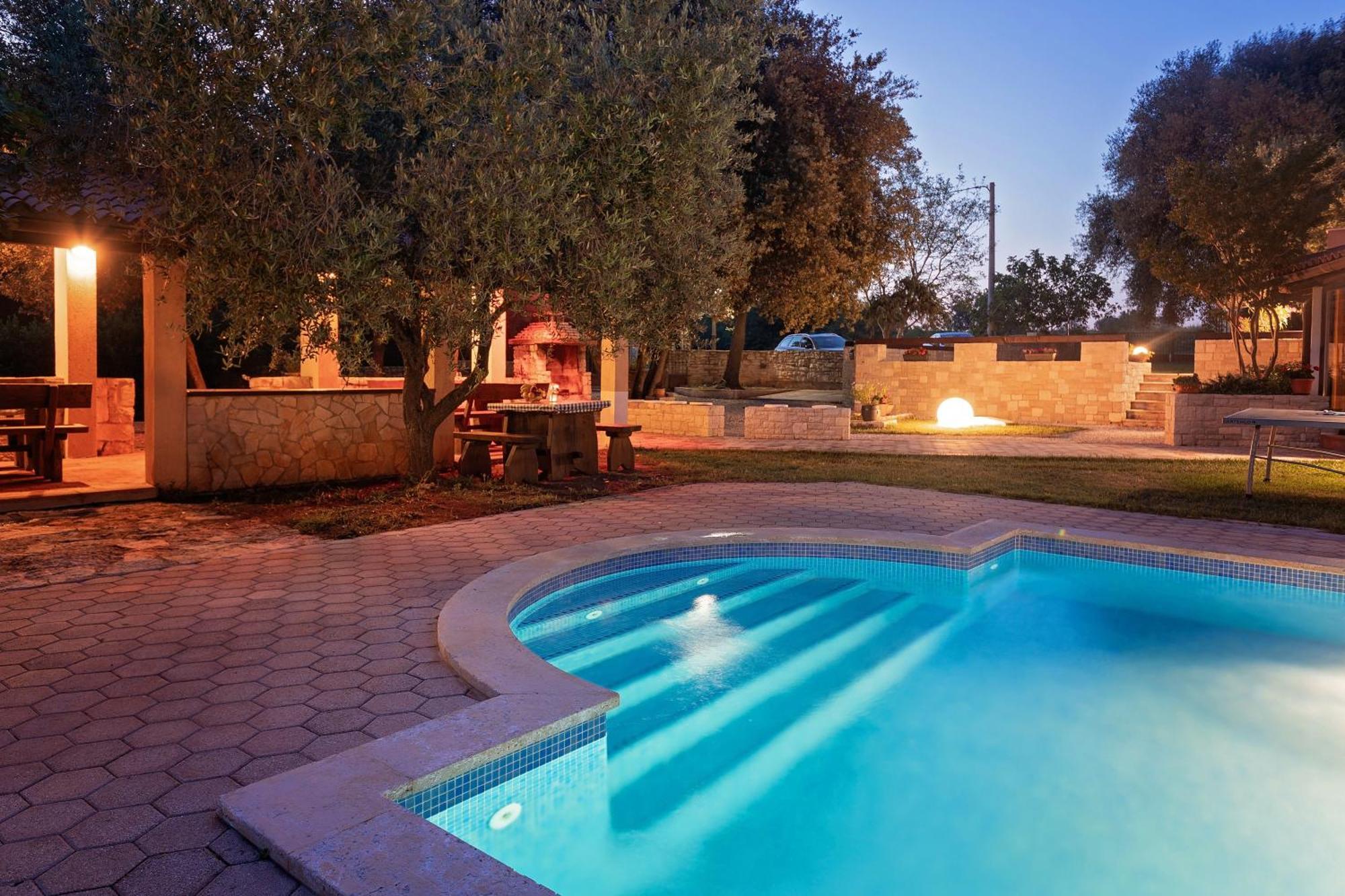 Guesthouse "Barboska" - Big Outdoor Swimming Pool & Private Tennis Court วอดิยัน ภายนอก รูปภาพ