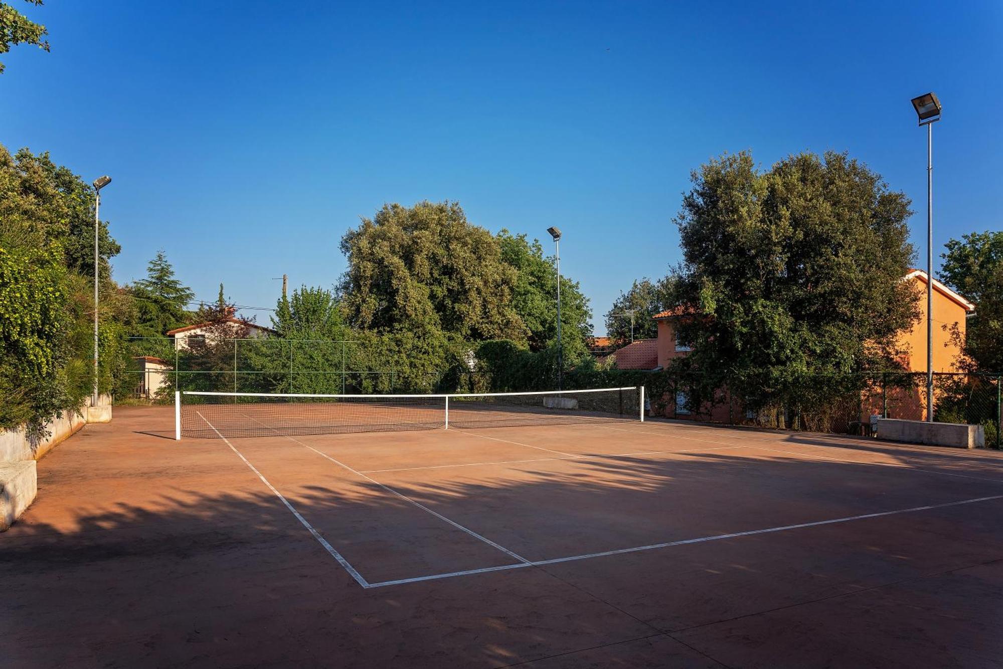 Guesthouse "Barboska" - Big Outdoor Swimming Pool & Private Tennis Court วอดิยัน ภายนอก รูปภาพ