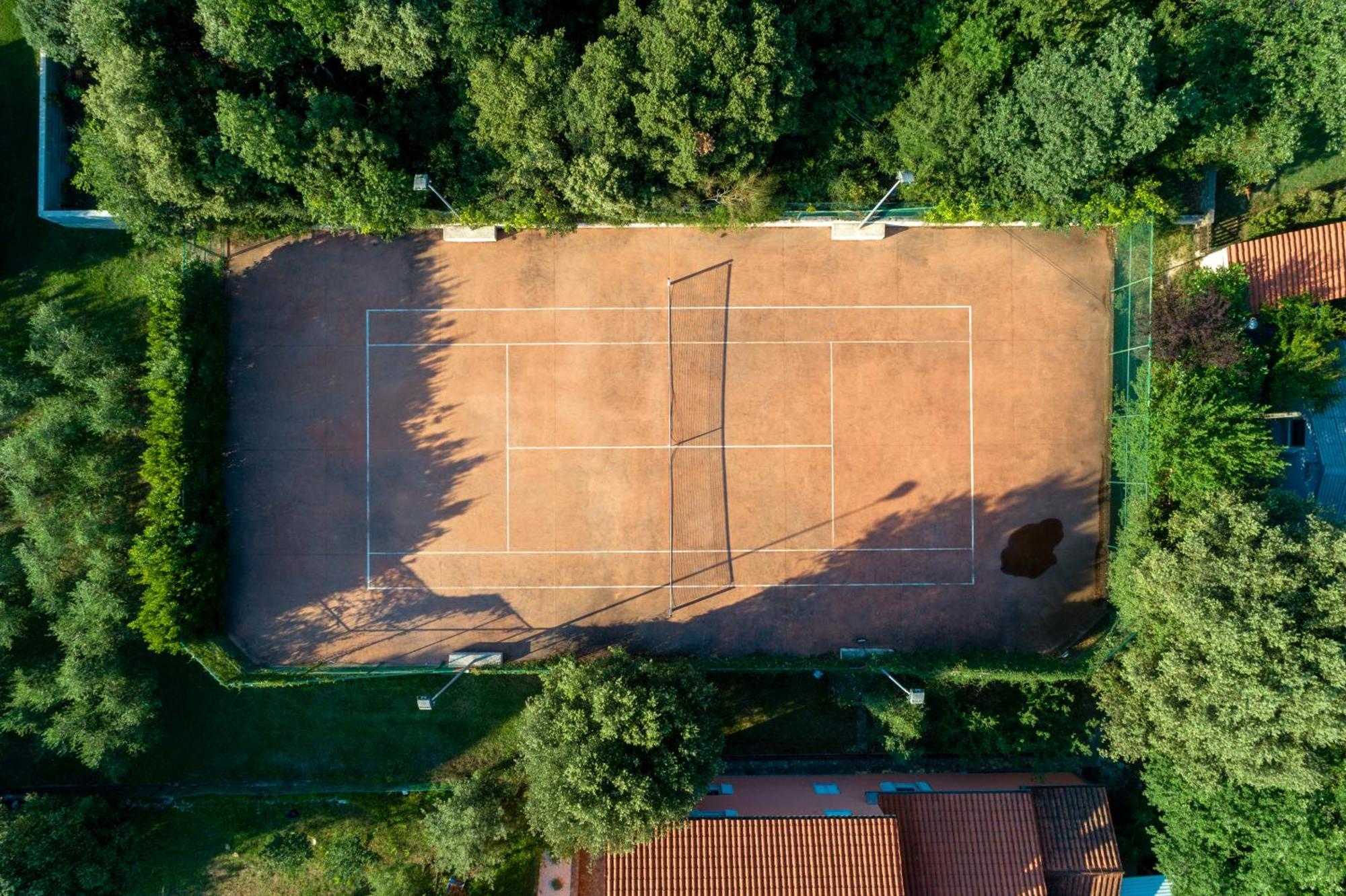 Guesthouse "Barboska" - Big Outdoor Swimming Pool & Private Tennis Court วอดิยัน ภายนอก รูปภาพ