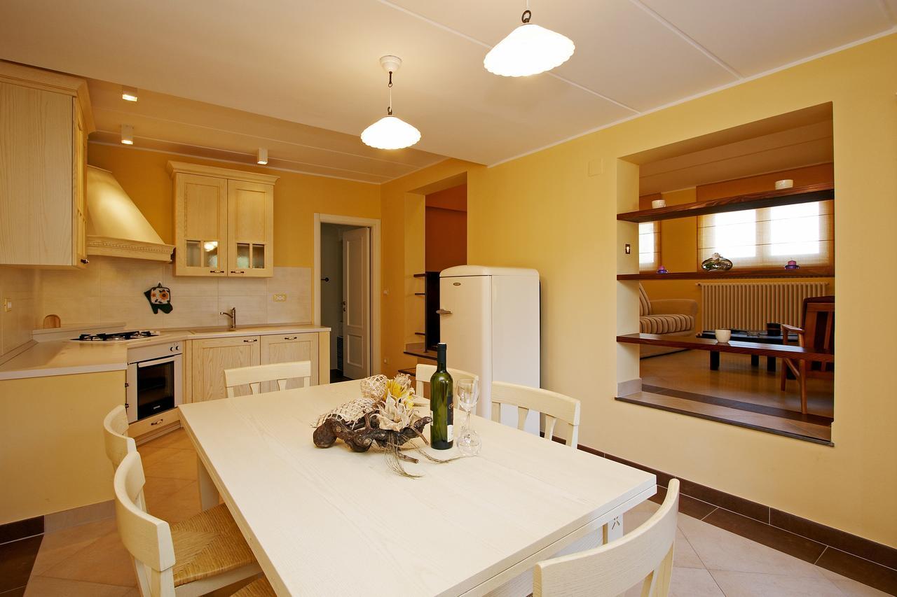 Guesthouse "Barboska" - Big Outdoor Swimming Pool & Private Tennis Court วอดิยัน ห้อง รูปภาพ