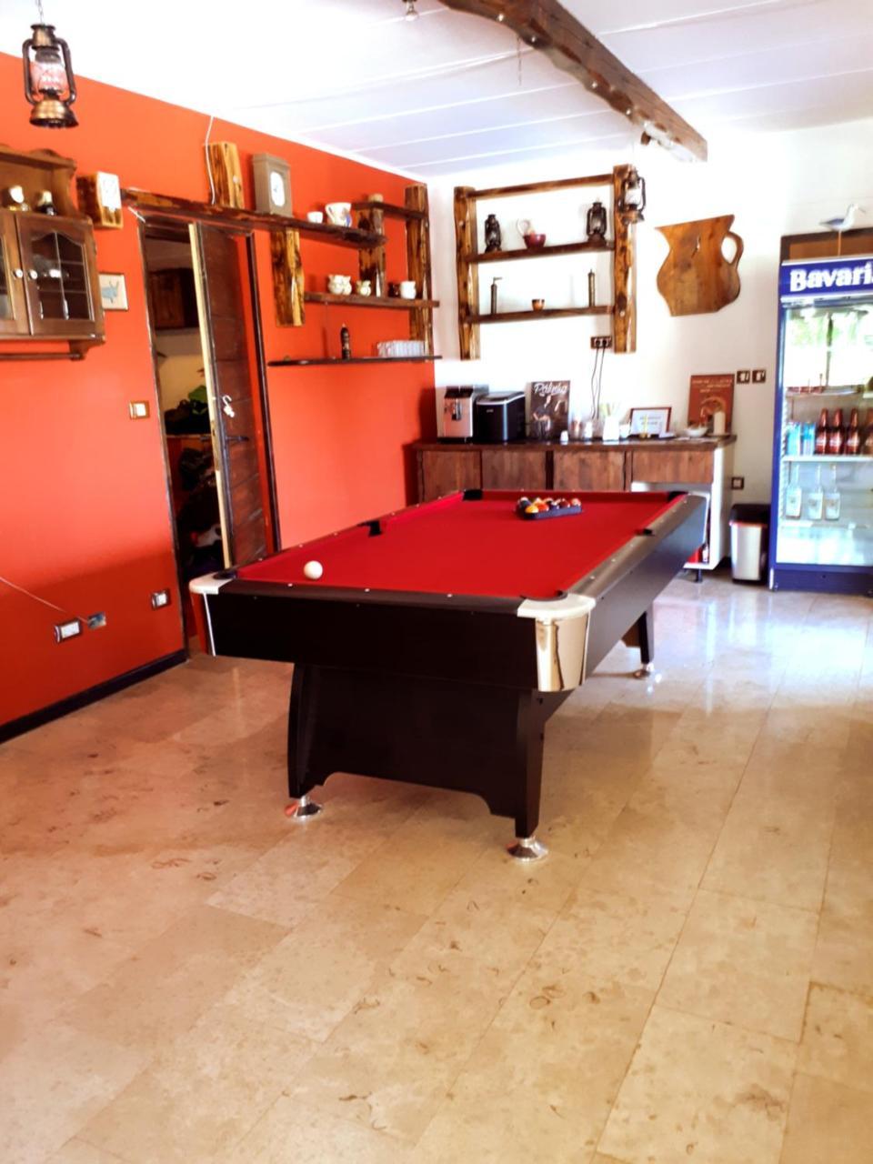 Guesthouse "Barboska" - Big Outdoor Swimming Pool & Private Tennis Court วอดิยัน ภายนอก รูปภาพ